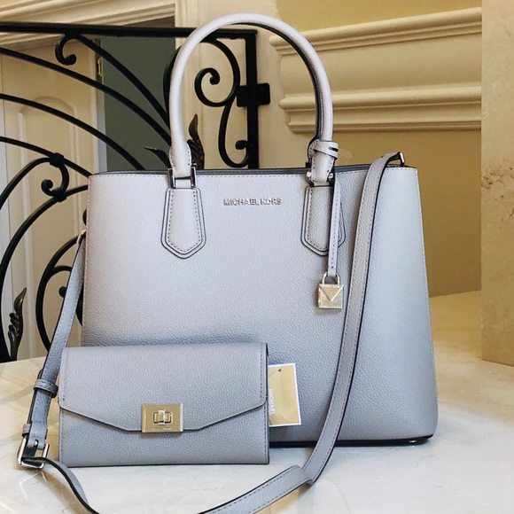 Michael Kors Handbags - NWT Michael Kors large Adele Satchel&wallet Set